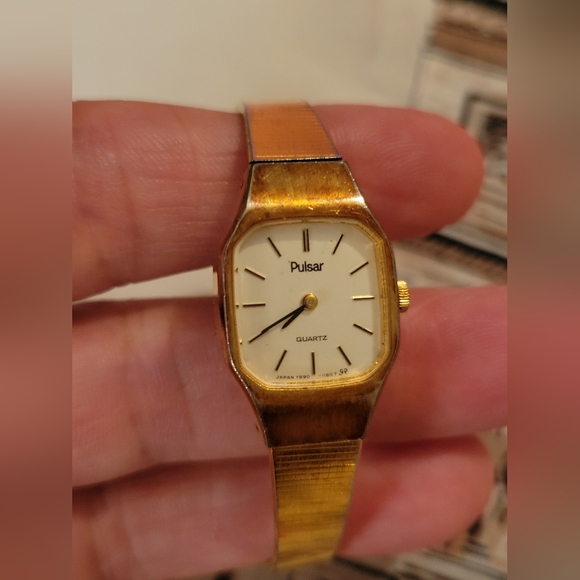 Vintage Women's Pulsar Gold Tone Quartz Watch - Picture 1 of 5